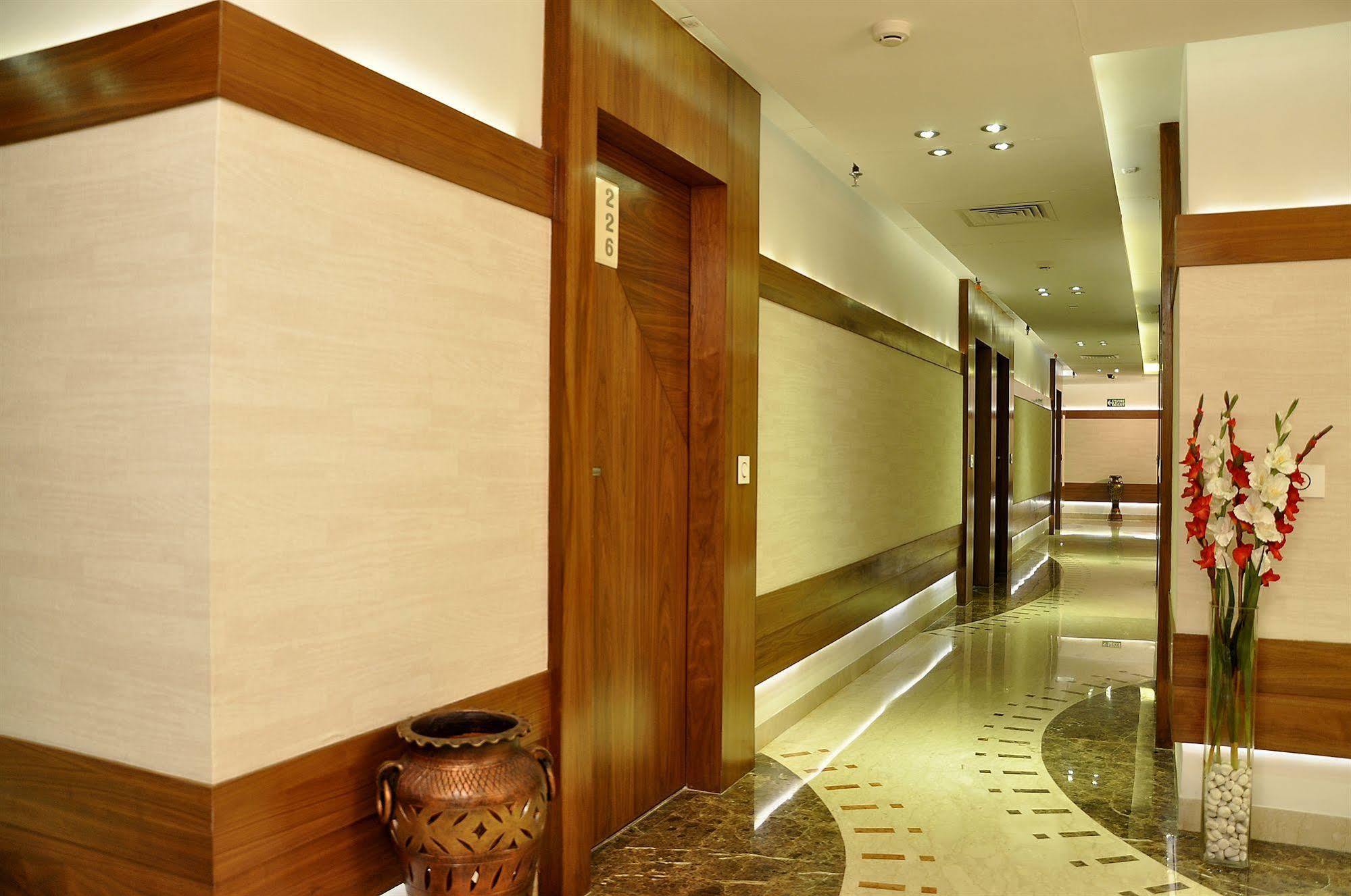โรงแรมนิหาริกา โกลกาตา ภายนอก รูปภาพ