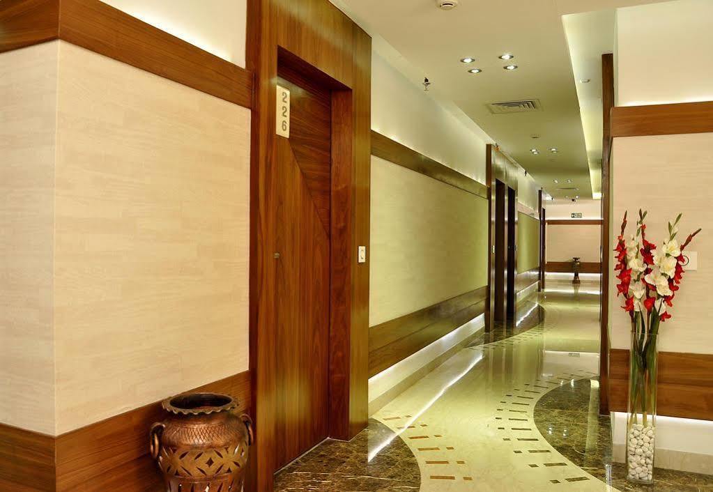 โรงแรมนิหาริกา โกลกาตา ภายนอก รูปภาพ