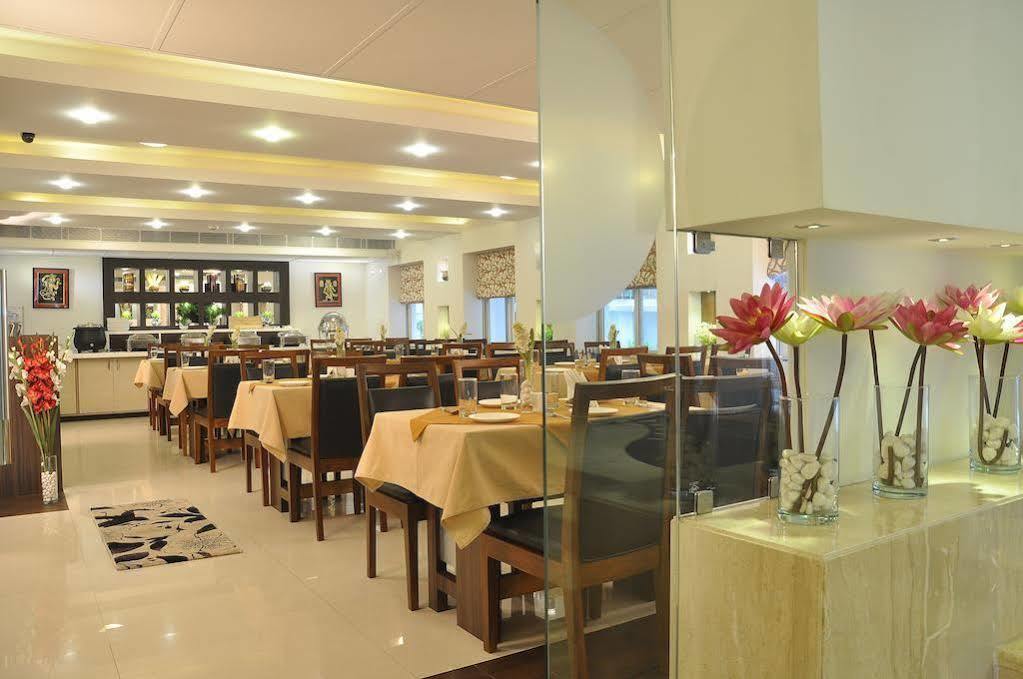 โรงแรมนิหาริกา โกลกาตา ภายนอก รูปภาพ