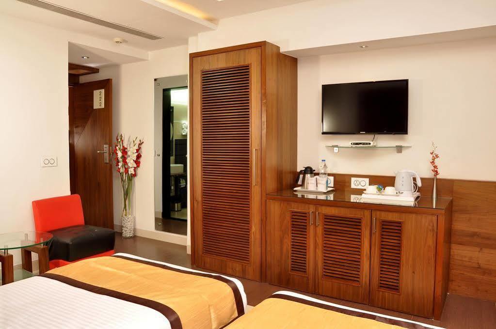 โรงแรมนิหาริกา โกลกาตา ภายนอก รูปภาพ